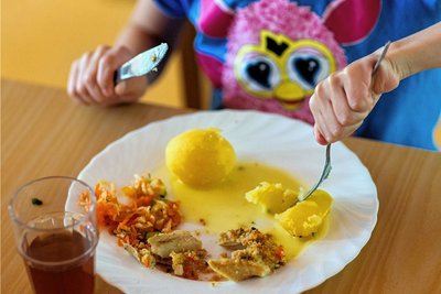 Das Mittagessen fürs Kind wird erneut teurer. 