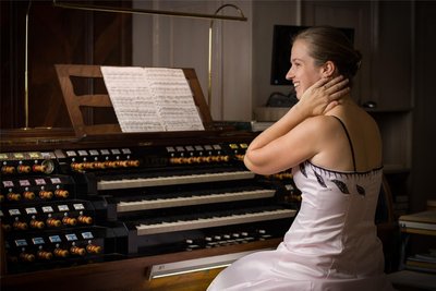 Die Prager Organistin Linda Sitkova spielt bei den Abendmusiken im Dom zu Freiberg.