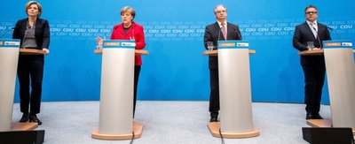 Gemeinsame Wahlanalyse: CDU-Chefin und Kanzlerin Angela Merkel (2. v. l.) versucht in Berlin gemeinsam mit den Spitzenkandidaten der Landtagswahlen Guido Wolf (Baden-Württemberg,r.), Julia Klöckner (Rheinland-Pfalz, l.) und Reiner Haseloff (Sachsen-Anhalt, 2. v. r.), den Ursachen für die Stimmenverluste der CDU auf den Grund zu gehen.