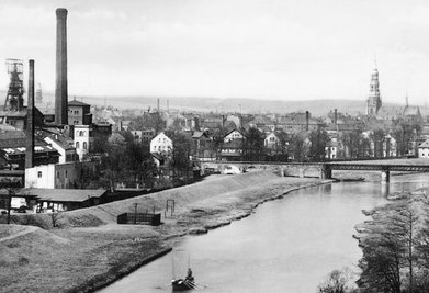 Die Gitterbrücke der Brückenbergkohlenbahn überspannte die Zwickauer Mulde in der Nähe der Tiefbauschächte. (um 1914). 