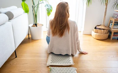 Akupressurmatten sollen gegen Stress, Verspannungen und Rückenschmerzen helfen.
