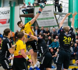 Oberlosas Ladislav Brykner sorgte kurz vor Schluss für die 24:23-Führung, die die Gäste aus Northeim noch ausgleichen konnten. Brykner traf beim ersten Punktgewinn der Hausherren siebenmal. 
