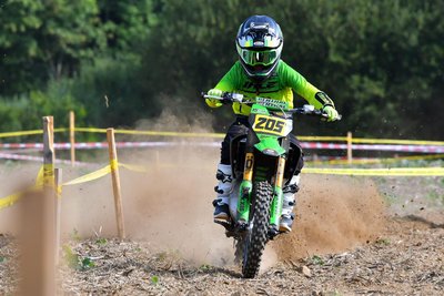 Eigentlich fühlt sich Eddi Haustein auf Motocross-Pisten am wohlten, doch auch im Enduro-Jugend-Cup hatte der junge Marienberger nun Grund zum Jubeln.