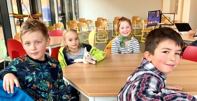 Konstantin, Lotta, Helene und Emil (von links) nehmen den neuen Mehrzweckraum gern in Beschlag. 