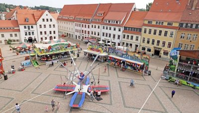 Dieser Blick bietet sich aus einer Gondel. Als Veranstalterin hofft die Stadt auf mehr Trubel auf dem Untermarkt infolge des Ferienbeginns.