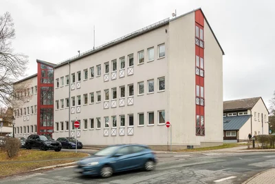 Eine Terminbuchung in der KfZ-Zulassungsstelle ist nicht mehr nötig, wird aber empfohlen.