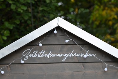 Geöffnet ist der Selbstbedienungsladen täglich. Bezahlt werden kann in bar oder per Paypal.