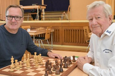 ESV-Gründer Rainer Hillebrand (r.) hat im vergangenen Jahr sein Amt als Vereinspräsident aus Altersgründen niedergelegt. René Rücker hat den Posten übernommen.