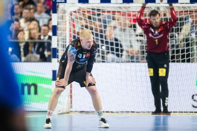 Magdeburgs Kreisläufer Magnus Saugstrup ist voller Enttäuschung nach dem verpassten Final-Einzug in der Champions League. 