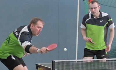 Michal Sklenar (l.) und Dominic Sommer schmetterten zum Auftakt stark auf. Doch zum Schluss ging ihr Entscheidungsdoppel verloren. 