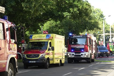Acht Personen aus dem Brandhaus und dem Nachbarhaus wurden vorsorglich evakuiert.