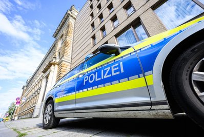 Der 36-Jährige soll noch heute dem Ermittlungsrichter am Amtsgericht Dresden vorgeführt werden. (Archivbild)