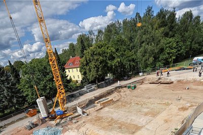 Auf dem Gelände des Klinikums in unmittelbarer Nähe zur Frauenklinik entsteht bis 2024 der Neubau des Sozialpädiatrischen Zentrums.