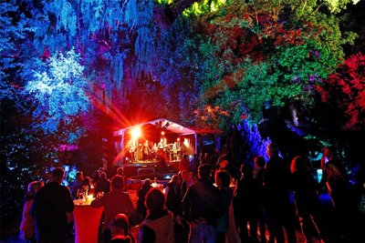 Der Stadtgarten war am Samstagabend ein buntes Lichtermeer.