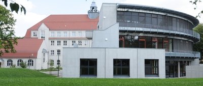 Beim Gymnasium in Limbach-Oberfrohna wird eine neue Sporthalle gebaut. Das kostet rund 5,5 Millionen Euro. 