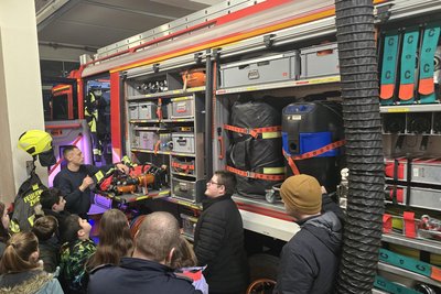 Die Werdauer Jugendfeuerwehr schaute sich in der Zwickauer Wache um.
