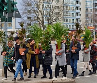 Bei einem Probelauf mit wenigen Freiwilligen wurde schon ausprobiert, wie der "Moving Garden" aussehen kann. 