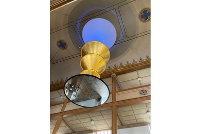 „The Universe in a Pearl“ von Rebecca Horn in der Hospitalkirche in Lößnitz.
