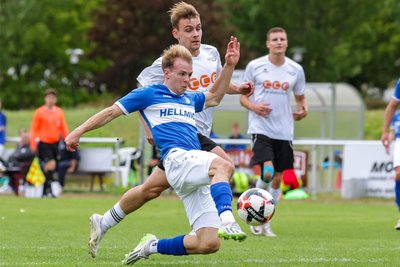 Torhunger bis zum Ende: In der 90. Minute erzielte Chris Werler (am Ball) das 8:0 für den VfB Empor gegen Zwickau, in der Nachspielzeit legte Nico Körner noch das 9:0 nach.