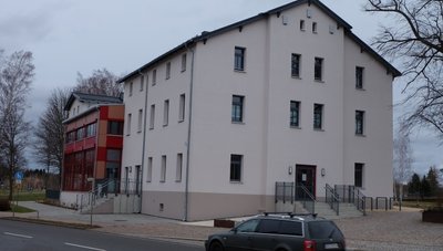 n Der Umbau des Bahnhofsgebäudes war in den zurückliegenden Jahren einInvestitionsschwerpunkt. In diesem Jahr stehen Restleistungen an. Unter anderem soll das Gebäude am Haupteingang eine Uhr bekommen. 