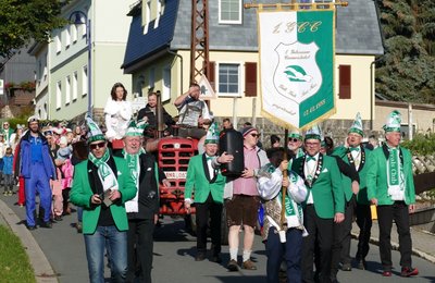 Gegen 11 Uhr setzte sich der Festumzug des 1. Gelenauer Carnevalsclubs in Bewegung.