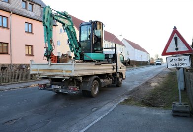 Die Großwaltersdorfer Straße befindet sich seit vielen Jahren in einem schlechten Zustand. Seit Jahren warten Anlieger und Kraftfahrer auf die Sanierung. 