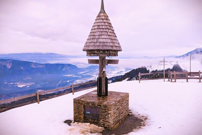 Wo sich Kärnten, Italien und Slowenien treffen: Das Marterl markiert das Dreiländereck auf dem gleichnamigen Berg.