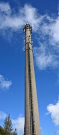 Der alte Schornstein in Oberlichtenau dient bereits als Funkmast.