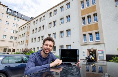 Kevin Meinel leitet seit Juli das neue Projekt "Initiative Medienbildung Vogtland", das am Plauener Albertplatz verortet ist. Veranstaltungen werden zukünftig aber im gesamten Landkreis stattfinden. 