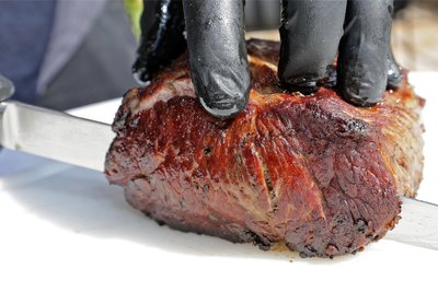 Besonders lecker: Roast Beef vom Smoker. Benny Treiber bietet in seinem Lokal eine besondere Auswahl an Grillspezialitäten an.