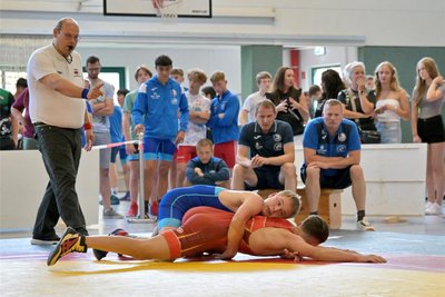 Der Werdauer Lian Bölcker (blau) sorgte mit Rang 3 beim Horst-Hinze-Turnier des AC Werdau für eines der besten Ergebnisse der Gastgeber.