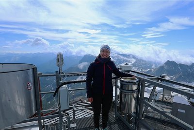 Julia Wenske aus Oelsnitz auf dem Sonnblick Observatorium in den Hohen Tauern, der ältesten und höchsten durchgehend besetzten Forschungsstation in den Alpen. 