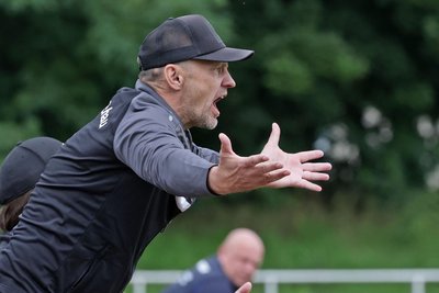 Glauchaus Coach Nico Quade war an der Seitenlinie wieder mit vollem Engagement dabei.