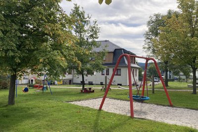 Neben den kommunalen Wohnungen soll auch die Kita in Tannenbergsthal von der neuen Nahwärmetrasse profitieren.