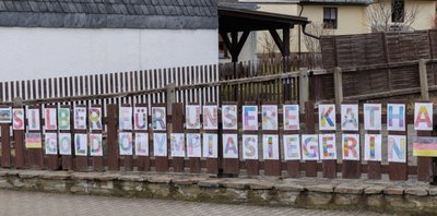 Der selbst gestaltete Gruß der Hortkinder aus Königswalde an ihre Olympiasiegerin Katharina Hennig. 