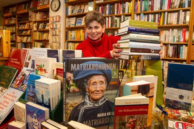 Kathrin Jakob führt seit fast 21 Jahren eine Buchhandlung in Oelsnitz. Sie ist eine zentrale Anlauf- und Kommunikationsstelle in der Innenstadt.