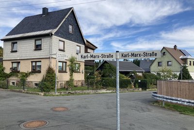 Nahwärmeversorgung will die Gemeinde Muldenhammer für das Gebiet Karl-Marx-/Waldhäuserstraße schaffen. Auch private Grundstückseigentümer sollen sich anschließen können.