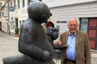 Karl Gerhard Schmidt hat nach21 Jahren das Amt als Vorsitzender der e.o.plauen-Gesellschaft abgegeben.
