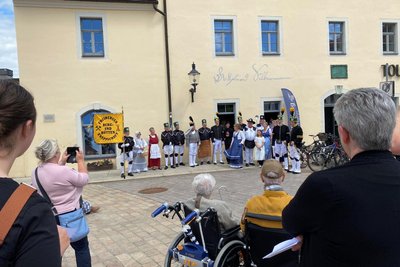 Die Historische Berg- und Hüttenknappschaft Freiberg beim Flashmob zum Welterbetag am Sonntag.