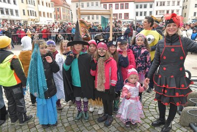 Auch die Jüngsten aus dem närrischen Volk gestalteten den Faschingsauftakt am Rathaus mit eigenen Einlagen.