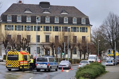 Bei einem Unfall nahe der ehemaligen Post in Oelsnitz wurde am Freitagmittag eine Autofahrerin verletzt.