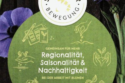 Die noch junge Slowflower-Bewegung setzt auf heimische Pflanzen und Nachhaltigkeit im Anbau. Der Verein ist mit diesem Motiv in der Öffentlichkeitsarbeit und Webkanälen unterwegs. 