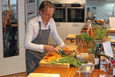 Das Möhrengrün landet bei Matthias Werler vom Zwickauer Lokal „Egghead“ nicht im Müll. Sondern im Pesto.