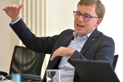 Kämmerer Christoph Trumpp will dem Kreistag im Dezember einen Haushaltsentwurf für 2025 vorlegen. Ziel ist, den Plan, der Einnahmen und Ausgaben regelt, im März zu beschließen. Der Dresdner spricht von einem harten Stück Arbeit.