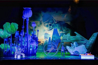 Die Oper "Paradiese" führt ihre Helden auch in surreale Welten. Foto: KIrsten Nijhof/Oper Leipzig