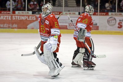 Christian Schneider (rechts) geht in seine fünfte Saison bei den Eispiraten. Dagegen spielt Oleg Shilin in den Planungen keine Rolle mehr.