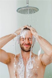 Wasser marsch: Wer einen Sparduschkopf besitzt, darf auch mal ein paar Minuten nicht an die nächste Heizkostenrechnung denken. 