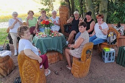 Die Mitgliederzahl des Chores ist während der Zeit der Coronabeschränkungen zurückgegangen, hier zu sehen die Sängerinnen bei einem ersten Treffen danach.