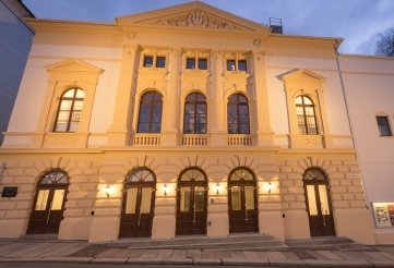 Das Annaberger Theater in Standardbeleuchtung. 
