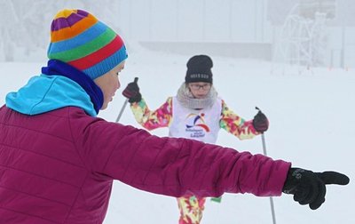 Sachsens Förderschüler haben bei "Jugend trainiert für Paralympics" im Sportpark Rabenberg ihr Können auf Skiern gezeigt. 